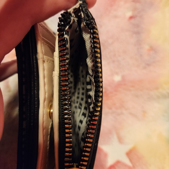 Juicy Couture Black Quilted Heart Wallet With Pull Out Card Holder - Picture 7 of 7